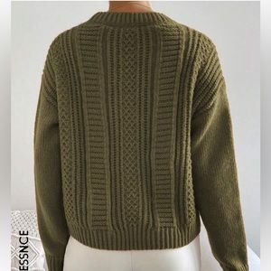 Sweater from SHEIN. More on the cropped side. Size: M, EU 38, US 6